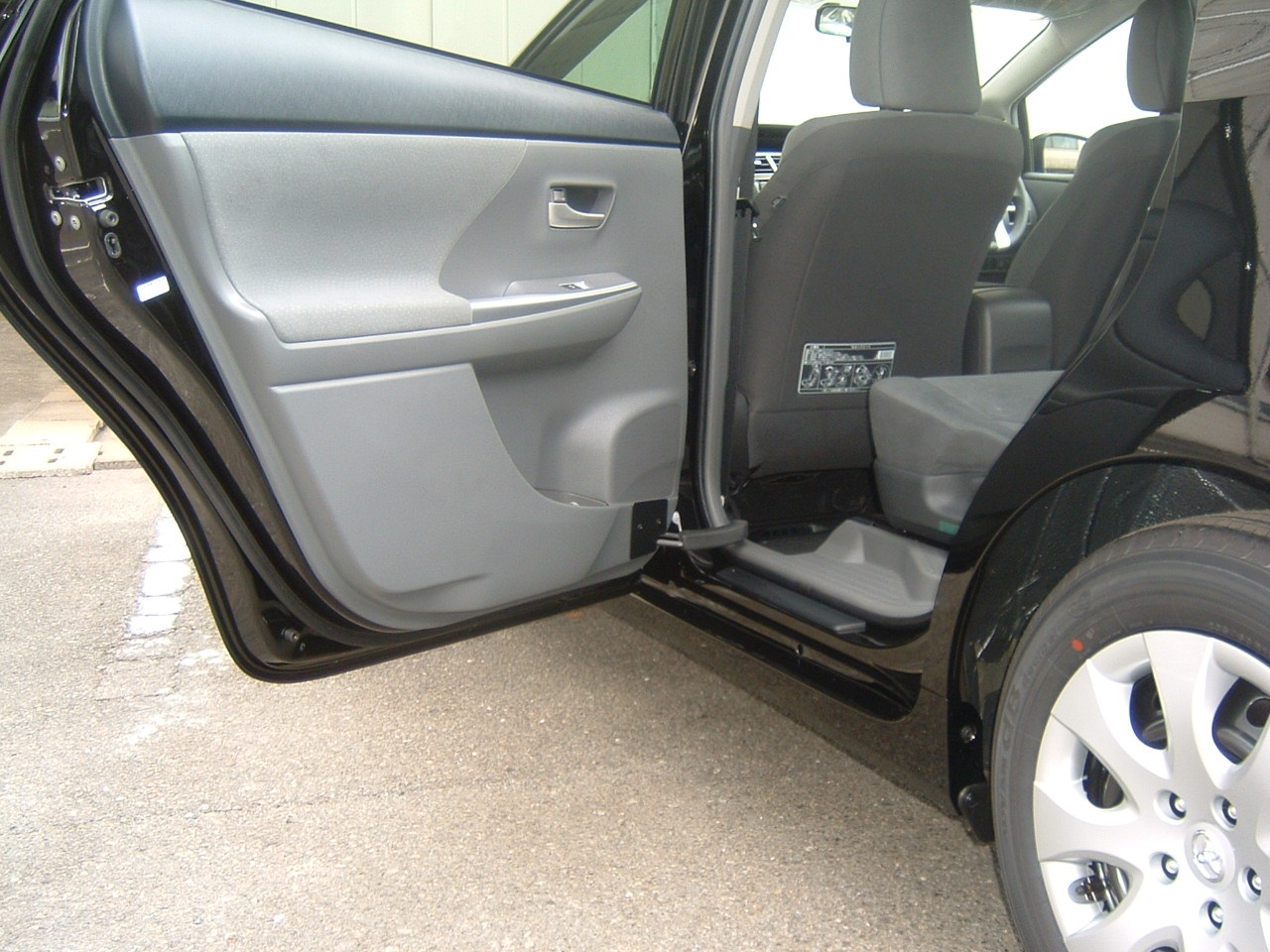 priusα back_door
